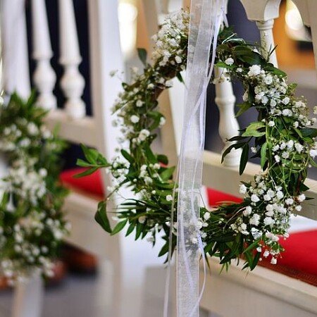 blossoming-wreath-3323902-480_1680359125.jpg