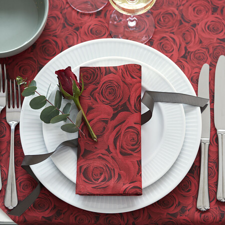 duni-yr19-redroses-01.jpg